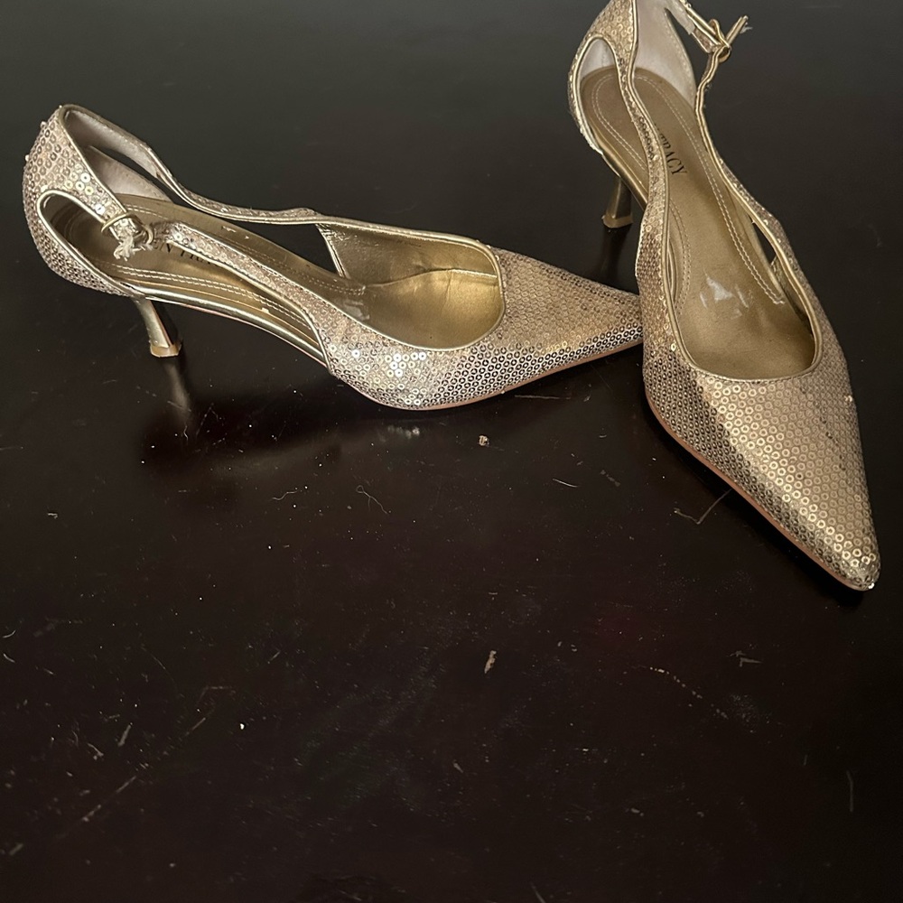 Ellen Tracy Gold Heels with Metallic Finish